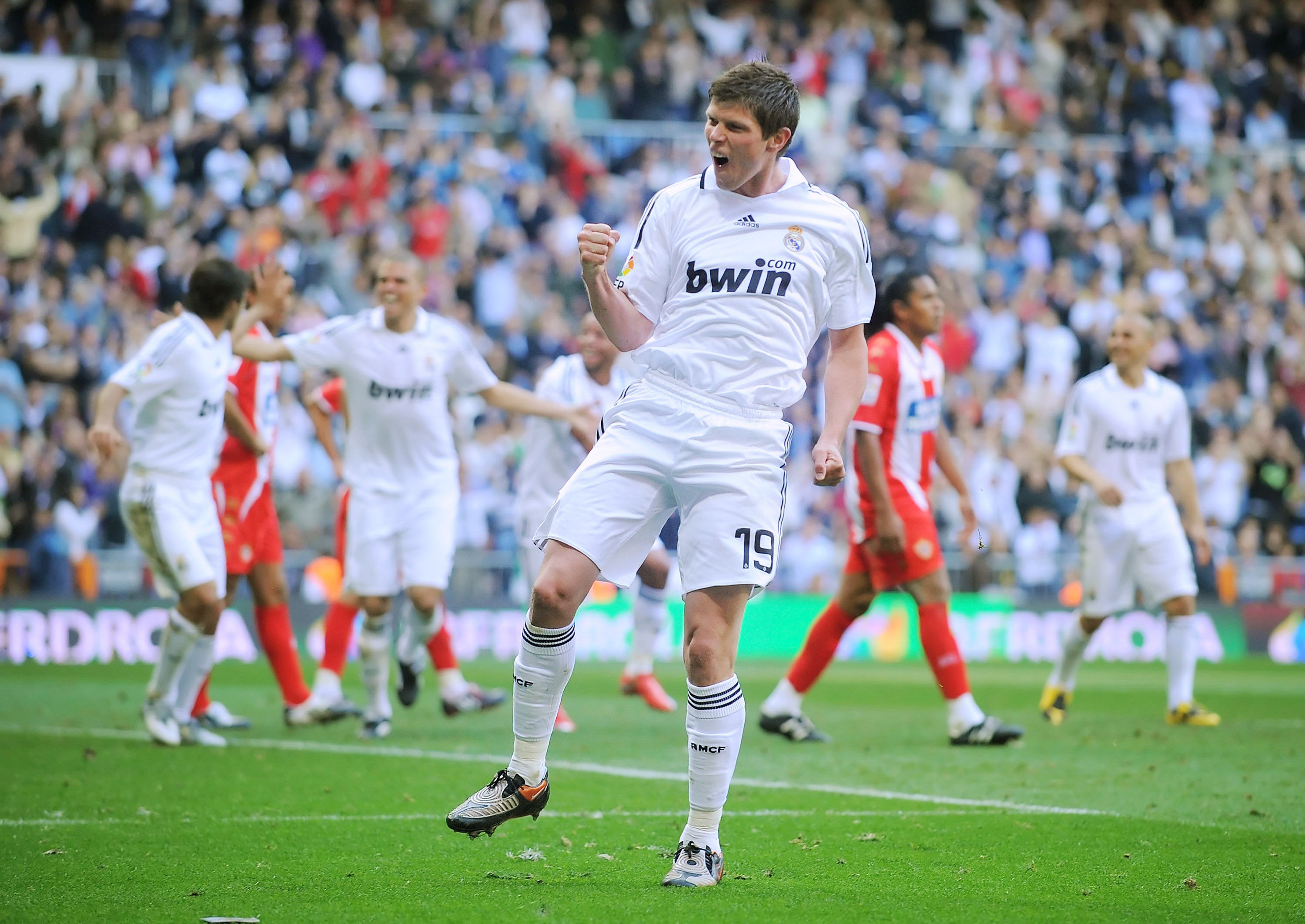 赛地聚焦——法国杯窗口期热度飙升，丹佛掘金复出首秀，底气十足，控场能力受关注(法甲球场巡礼)-爱游戏官方网站