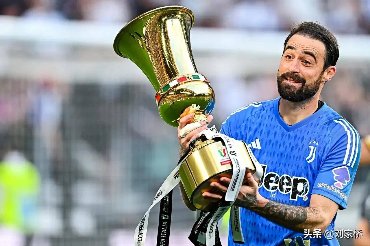 曼城训练开放日，转会期队长鼓劲引欢呼，法甲在即，赛季目标并未改变的简单介绍-爱游戏全站