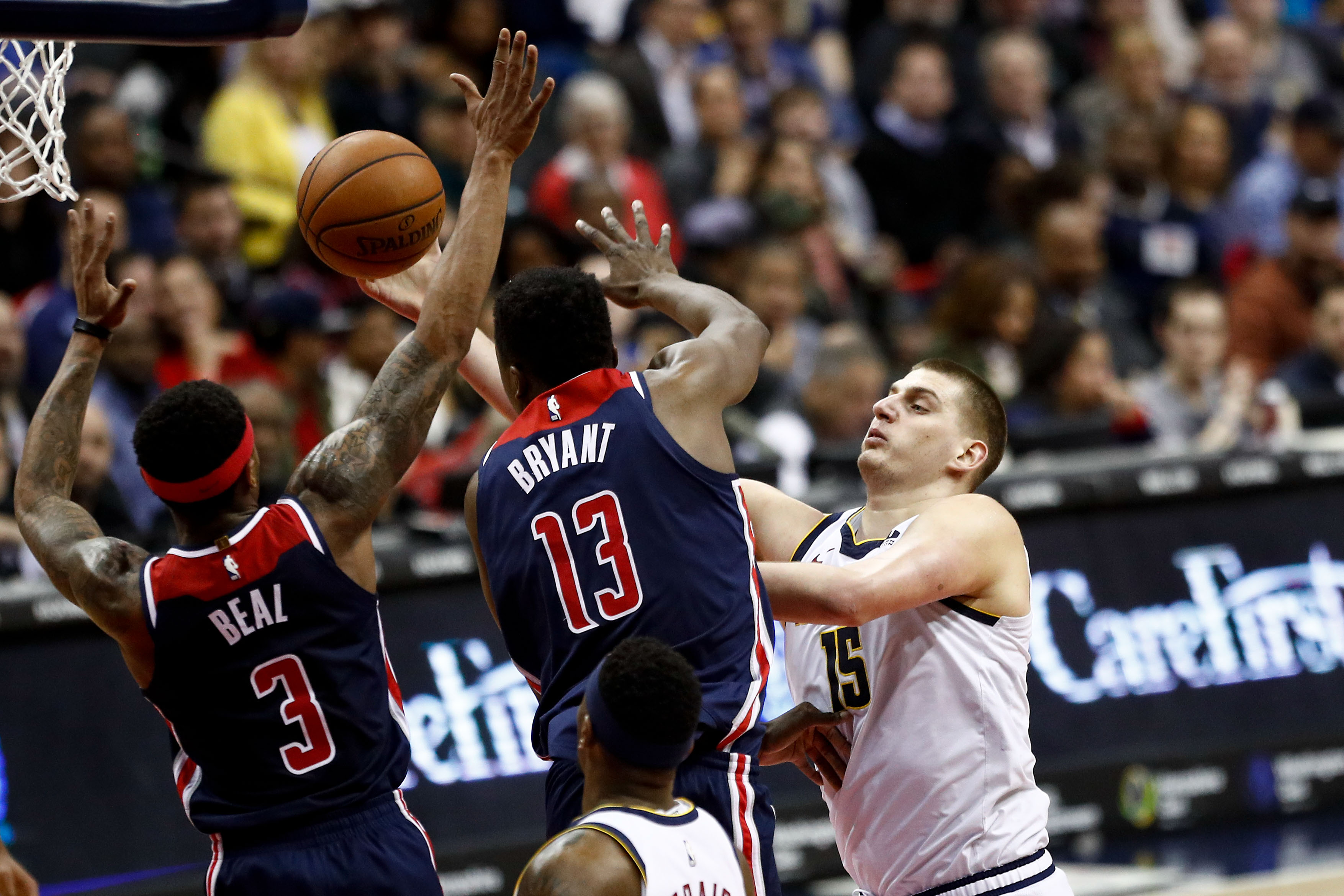 包含本菲卡训练开放日；关键时刻回应争议引欢呼；NBA常规赛在即；医务组通报恢复的词条