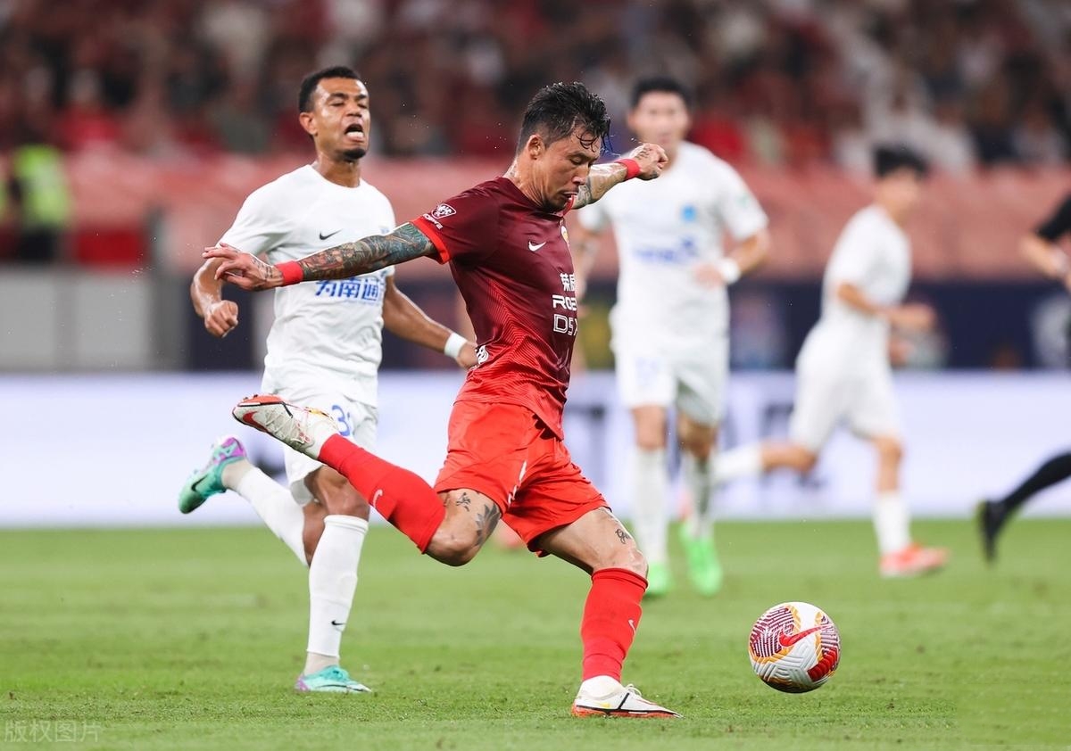  上海海港训练开放日，加时末段强势反弹引欢呼，德甲在即，轮换策略成焦点