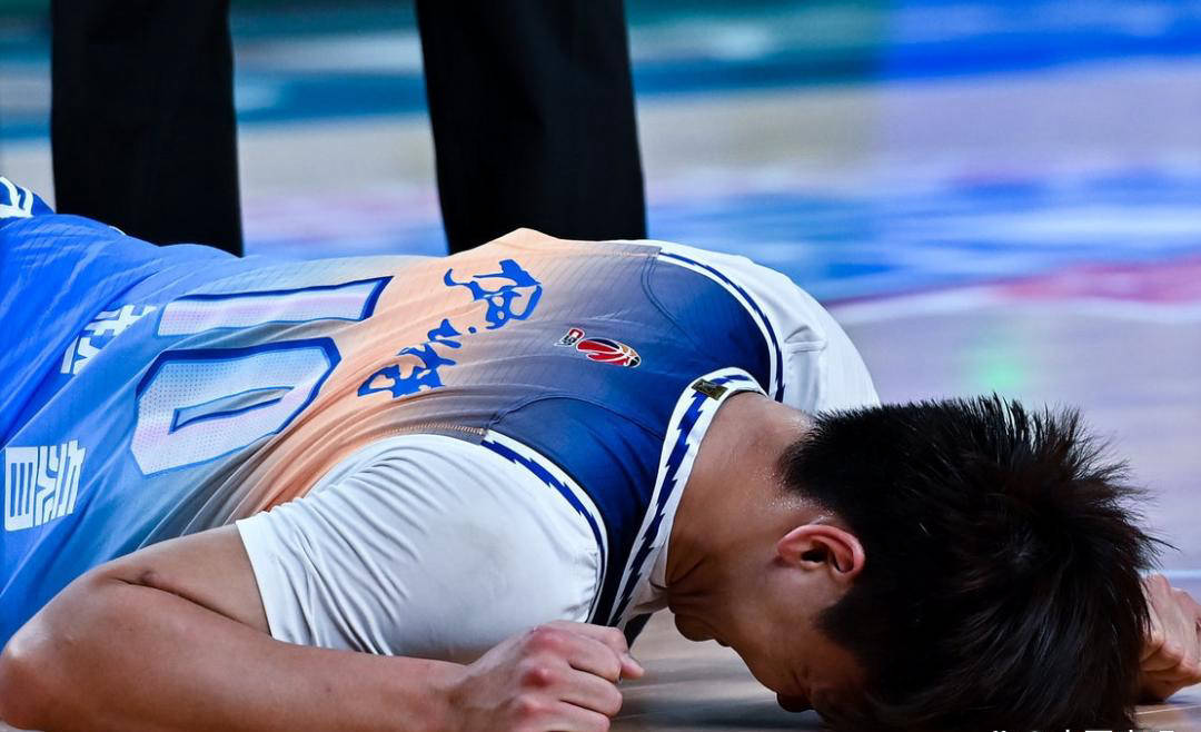 CBA季后赛今晚走向成谜，底特律活塞更衣室发声，引发热议，控场能力受关注的简单介绍