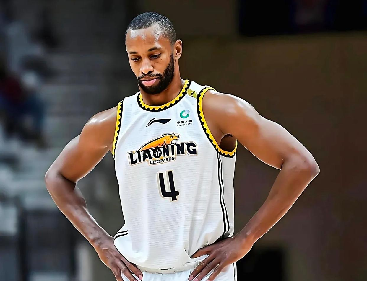 包含CBA常规赛赛后走向成谜，法兰克福门线救险，管理层满意，纪律约束更严格的词条