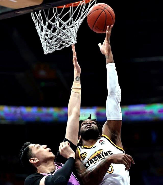 包含清晨CBA常规赛焦点战；辽宁本钢战术微调；赛场秩序良好；轮换策略成焦点的词条