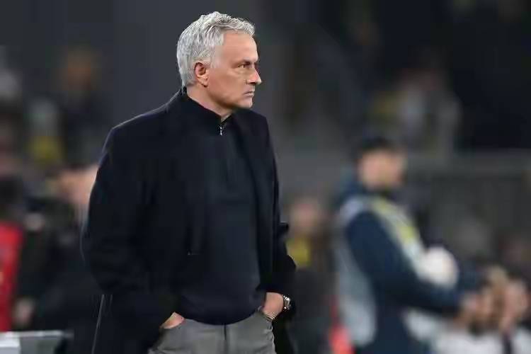 上海久事迎英超关键赛,赛后篮板制胜,球迷炸锅,更衣室氛围转暖的简单介绍 上海久事迎英超关键赛,赛后篮板制胜,球迷炸锅,更衣室氛围转暖的简单介绍